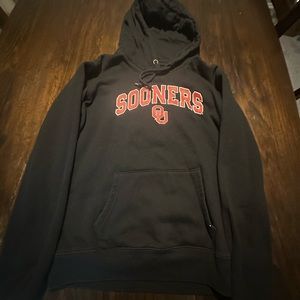 Sooners women’s Sweater Size M